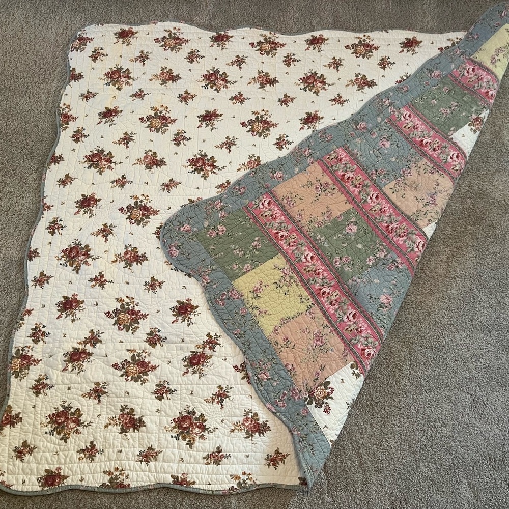 CUSTOM FLORAL & PATCHWORK QUILT, 50x57”